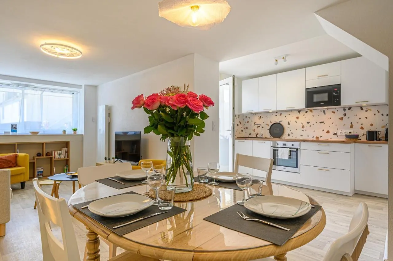 Le Krisco, Une Maisonnette En Coeur De Ville Avec Un Parking Prive Vannes 0*,
